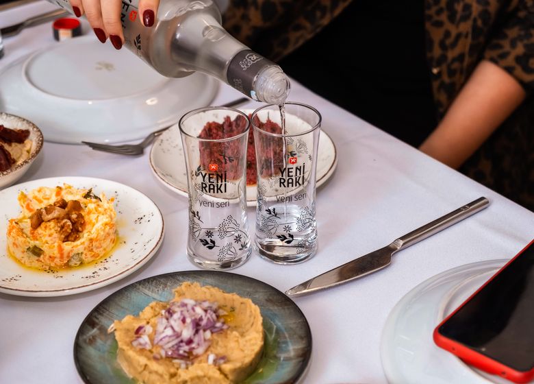 Türk mutfağından zengin meze tabakları